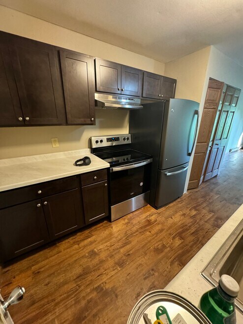 Building Photo - 335 Rae Ln