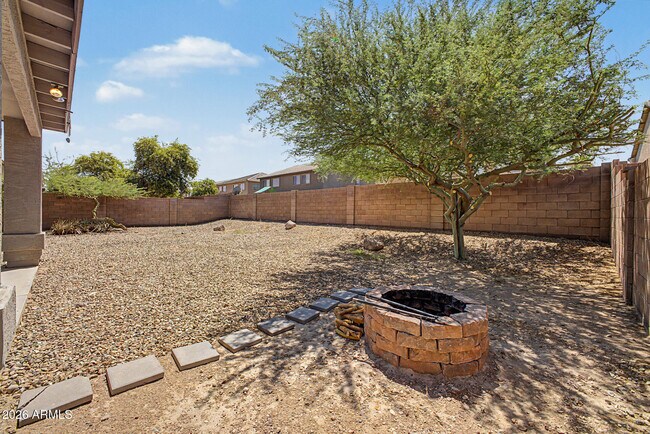 Building Photo - 3119 W Pleasant Ln