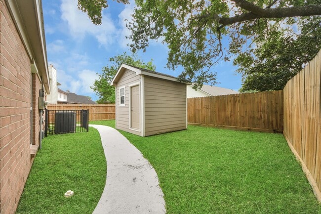 Building Photo - 5039 E Pagewick Dr