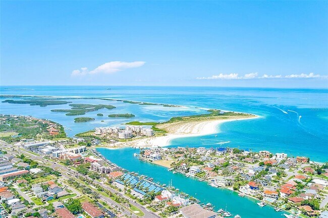 Building Photo - 557 Pinellas Bayway S
