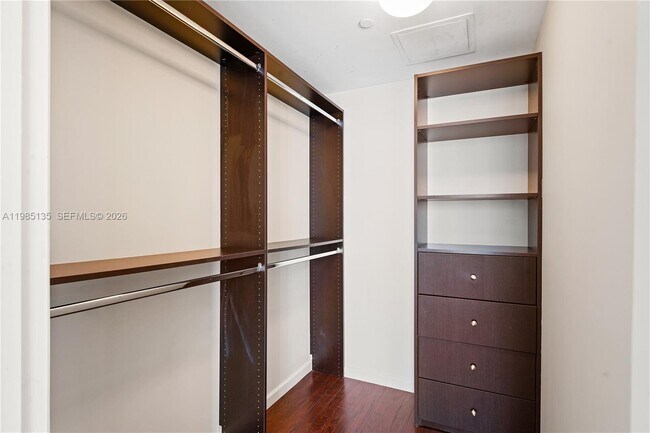 Building Photo - 495 Brickell Ave