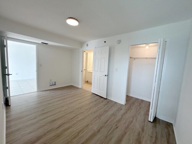 Building Photo - "Modern 2 Bed/2 Bath Condo in Prime Miami ...