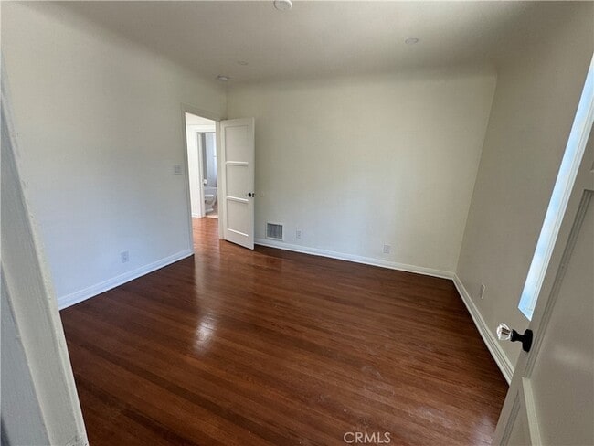 Building Photo - 144 S La Peer Dr