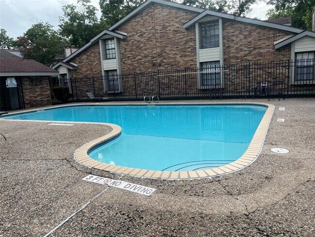 Primary Photo - 200 Pecan Dr