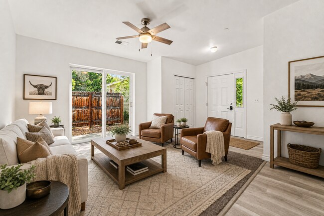 Building Photo - 1205 Raven Pl