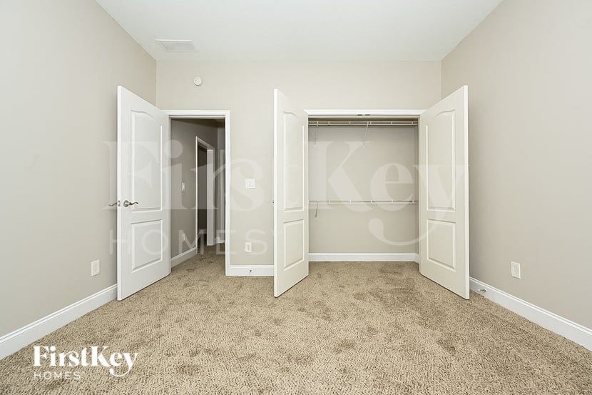 Building Photo - 489 Glouchester Dr