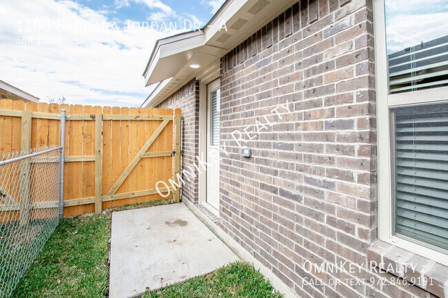 Building Photo - 1106 Barbara Jordan St