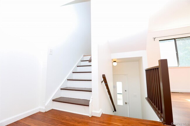 Building Photo - 259 Village Ct