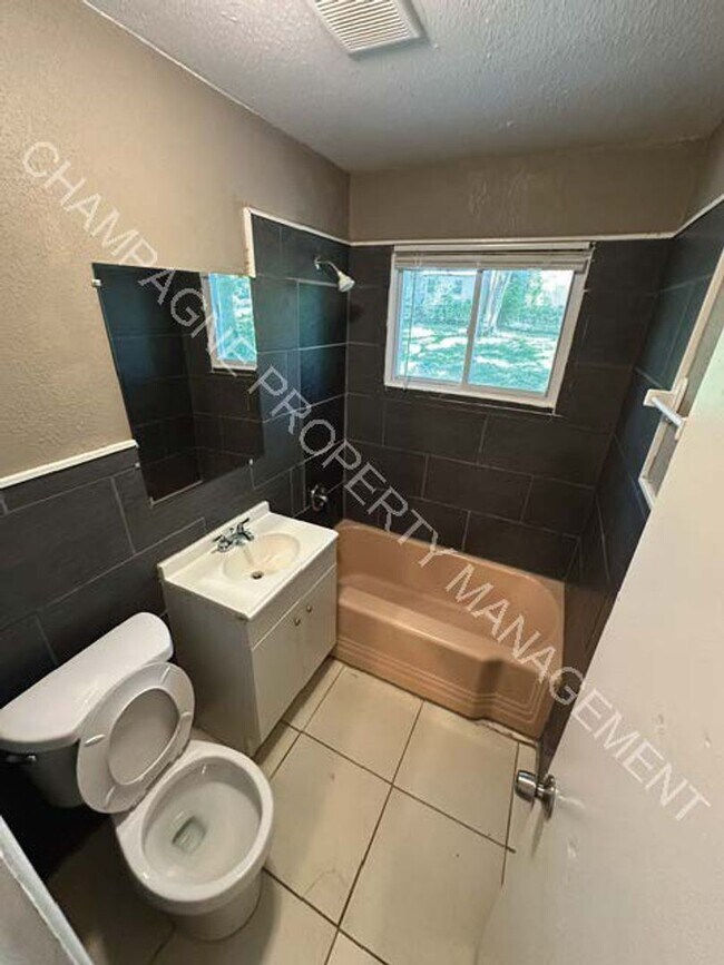 Building Photo - Single Family Home in Ruskin