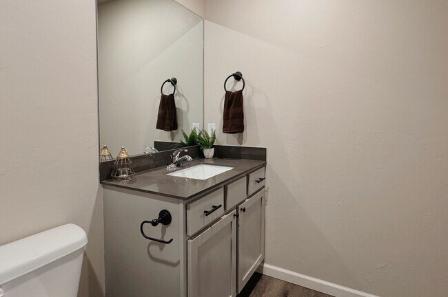 Building Photo - Townhome For Rent NW OKC!