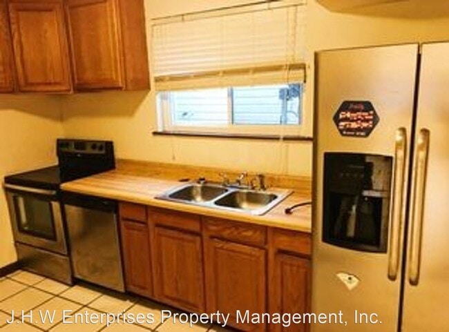 Building Photo - 3 br, 1 bath House - 2418 1/2 Laurel St.