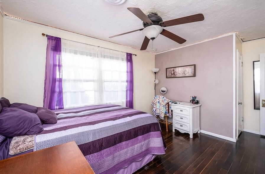 Building Photo - 1505 Thayer Dr