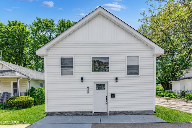 Primary Photo - 1216 Heck Ave