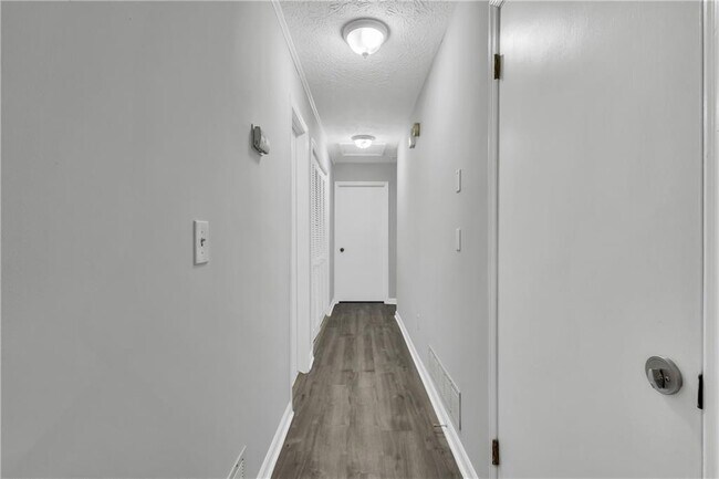 Building Photo - 4899 Raven Way NE