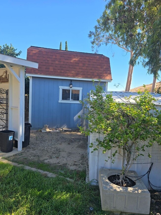 Building Photo - Nice Single Story Home