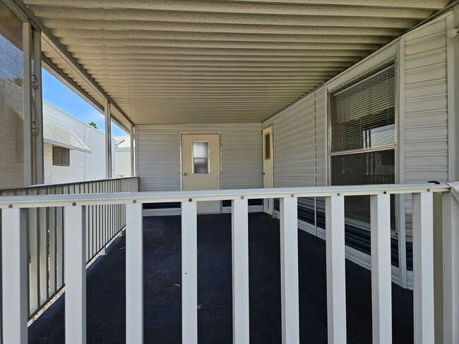 Building Photo - Cute Park Model for rent in a lively 55+ Park!