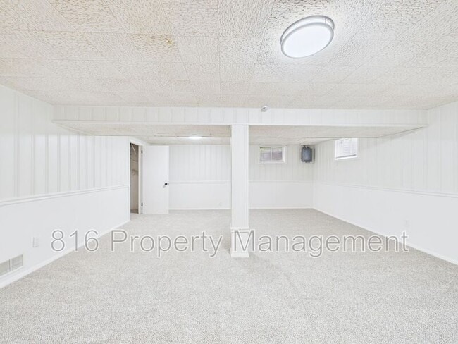 Building Photo - 8215 Ruskin Way