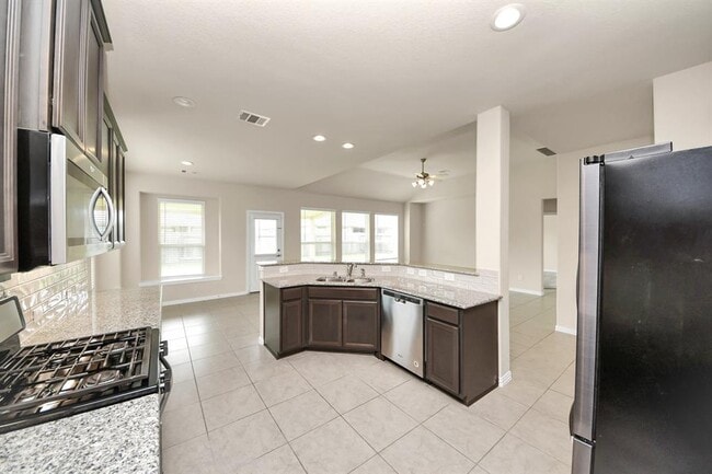 Building Photo - 21254 Lucknow Ln