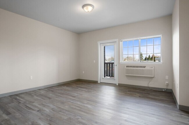 Interior Photo - Lone Pine Place