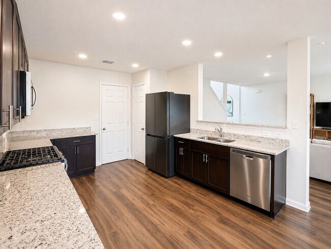 Building Photo - Beautiful 3 Bedroom Home in Winding Brook with Community Pool & Playground!  Conveniently located...
