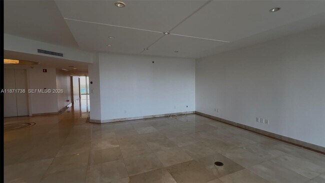 Building Photo - 2600 Island Blvd