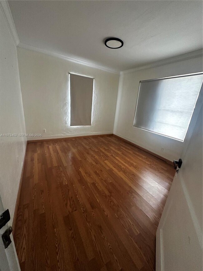 Building Photo - 3401 SW 24th Ter