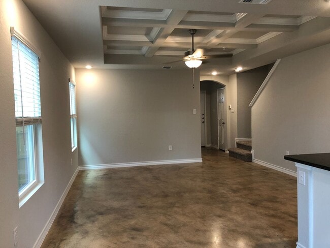 Building Photo - Town home for rent