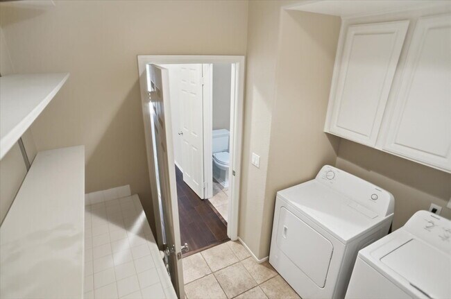 Building Photo - Spacious Alta Vista Valencia Home with Loft, Private Yard, and Community Amenities