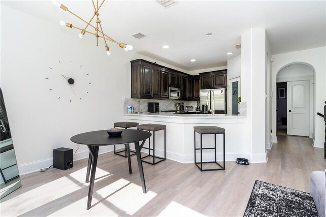Building Photo - 2635 Villa Di Lago Dr