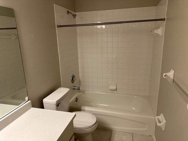 Building Photo - **Bright 3BR/2BA Home with Covered Porch i...