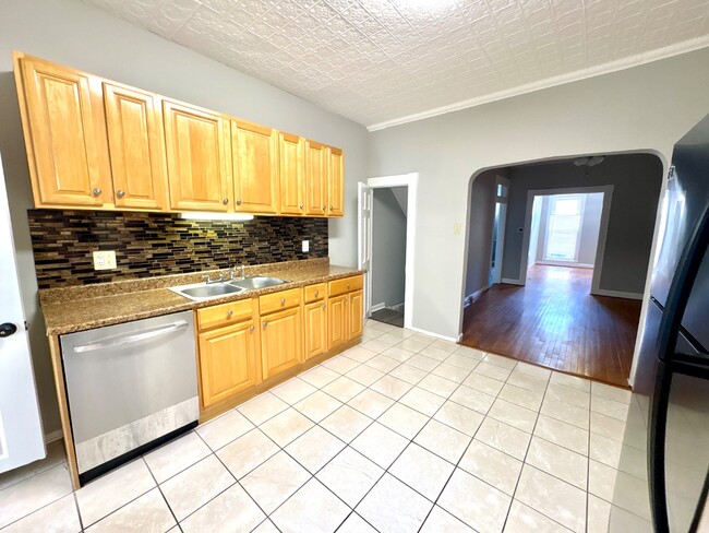 Building Photo - 2507 W Fayette St