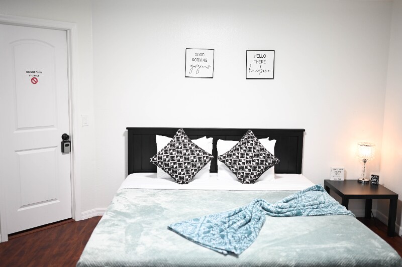 Building Photo - 605 Oakpoint Cir