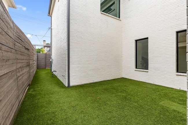 Building Photo - 3526 Asbury St