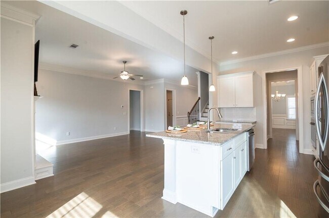 Building Photo - Spacious & Stylish 4BD Home with Loft in C...