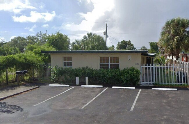 Building Photo - 1220 NW 3rd St