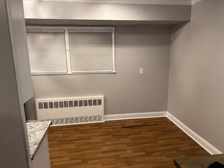 Building Photo - 1239 August Rd