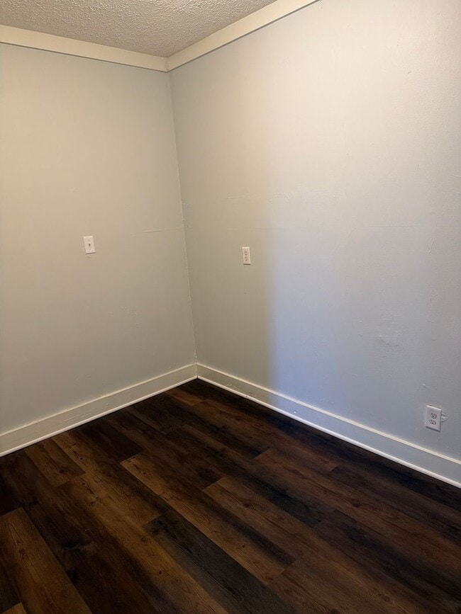 Building Photo - New Listing! 3BR/1BA home in North Brookside Park