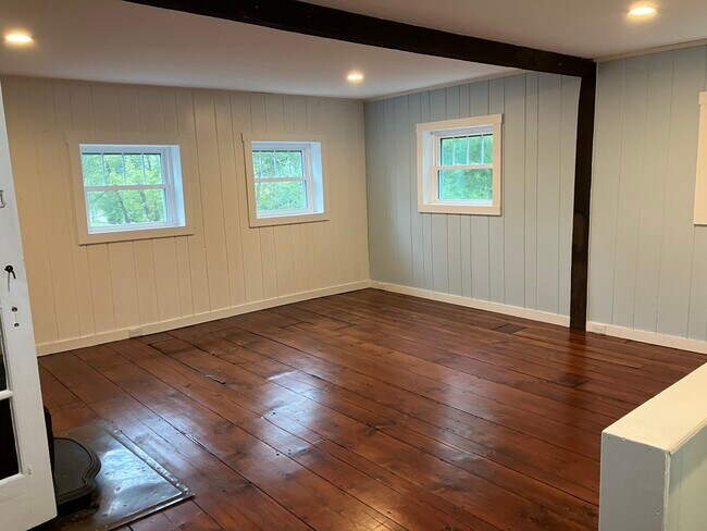 Upstairs Den - 509 S Bethlehem Pike