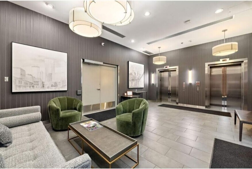 Main entrance lobby - 433 S 7th St