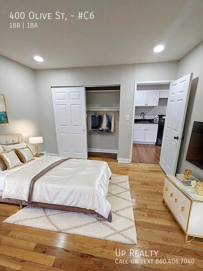 Building Photo - 400 Olive St