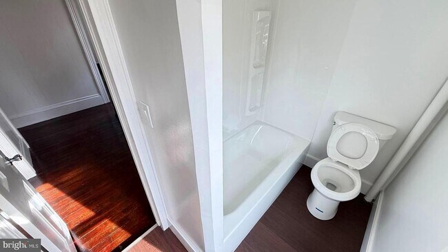 Building Photo - 6 Fern Ave