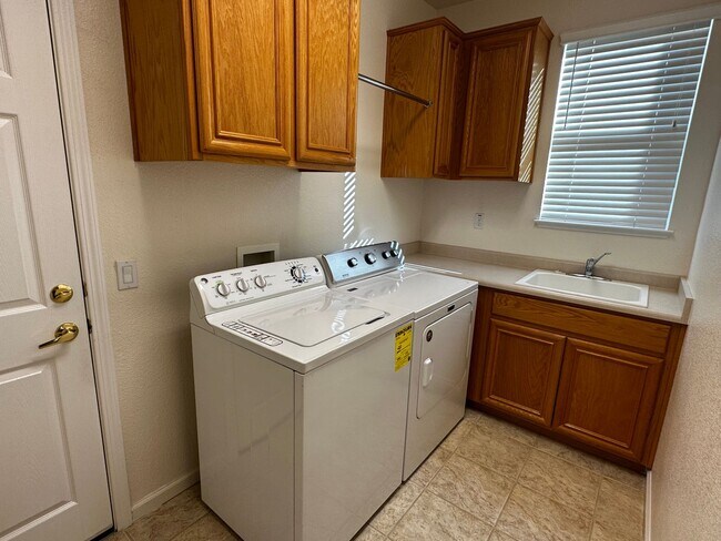 Building Photo - Wonderful Location within Summerset 4, a 5...