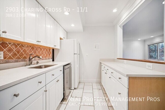 Building Photo - 2903 Charing Cross Rd