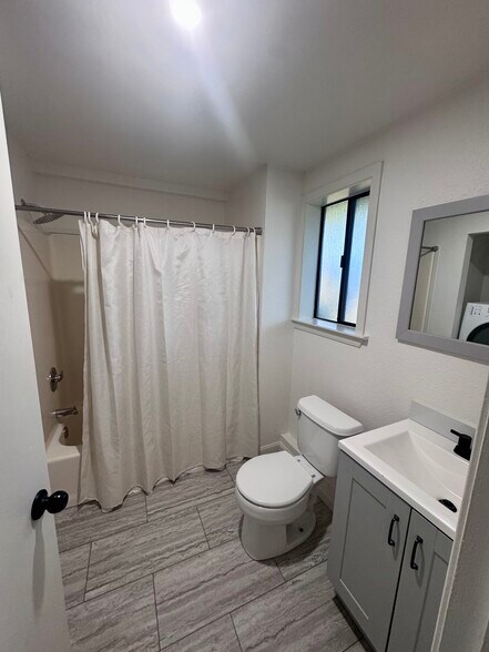 Bathroom - 1891 Bennett Meadows Ln