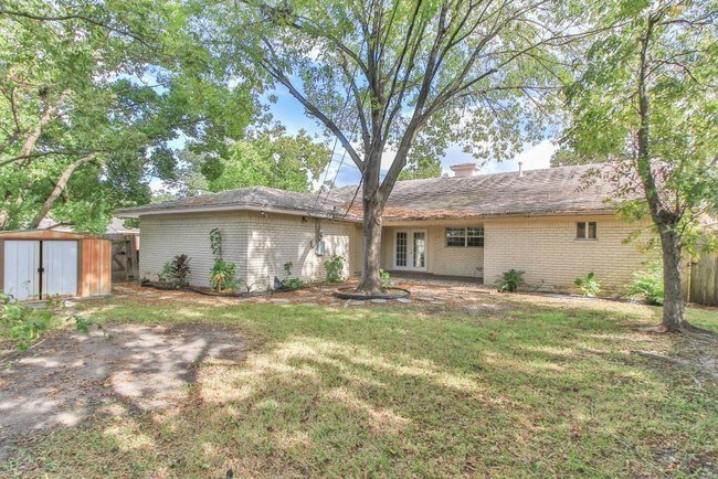 Building Photo - 3839 Sun Valley Dr
