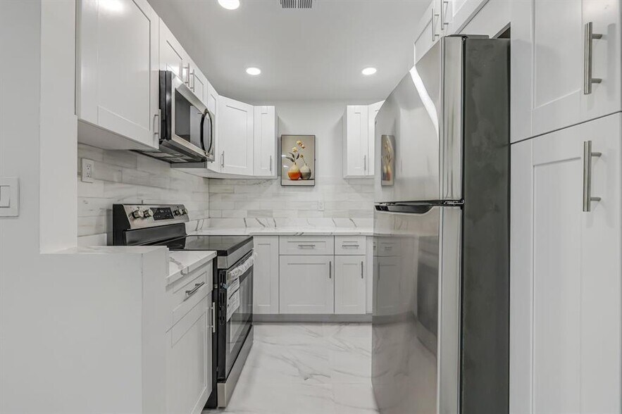 Building Photo - 8911 NW 28th Dr