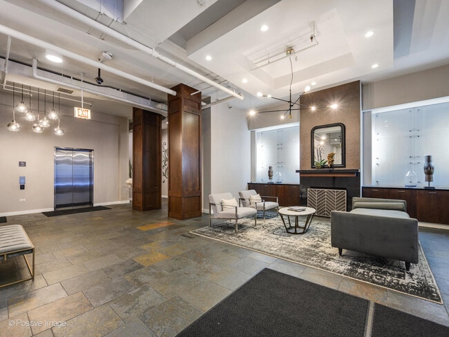 Building Photo - 901 W Madison St