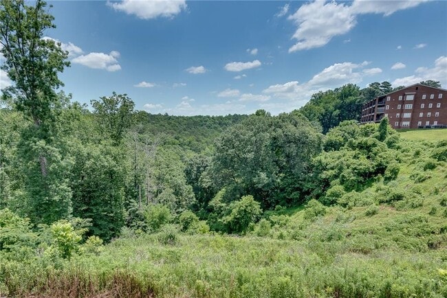 Building Photo - 435 Maplewood Dr