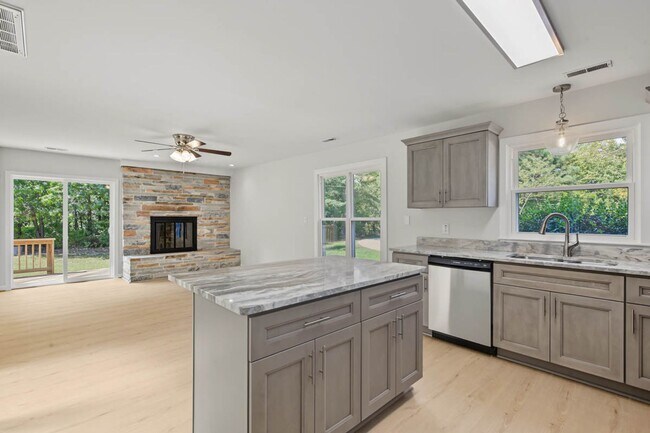 Building Photo - 300 Smoots Ln
