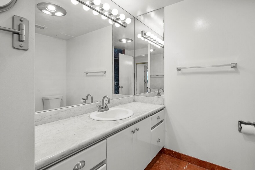 Building Photo - 2160 Century Park E